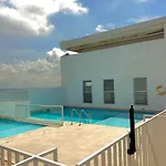 Lujo y confort cerca del mar 3 hab con piscina